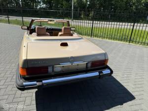 Immagine 11/41 di Mercedes-Benz 560 SL (1986)