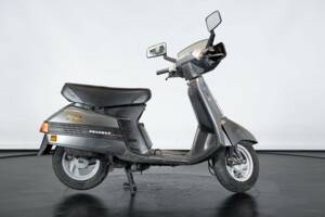 Immagine 6/23 di Peugeot Metropolis 50 (1990)