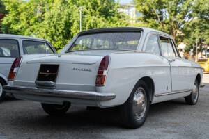 Image 5/29 de Peugeot 404 Coupé (1966)