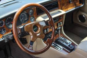 Image 9/44 of Jaguar XJ 12 (1990)