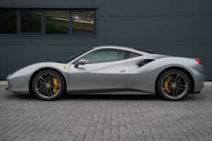 Image 6/50 de Ferrari 488 GTB (2019)