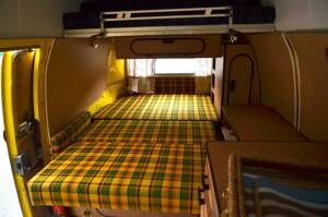 Image 15/18 of Volkswagen T2b panel van (1978)