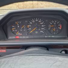 Immagine 33/162 di Mercedes-Benz 230 CE (1989)