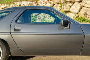 Image 11/30 of Porsche 928 S4 (1989)