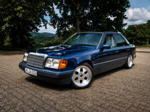 Afbeelding 1/54 van Mercedes-Benz 200 E (1992)