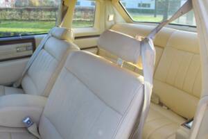 Image 13/56 of Cadillac Coupe DeVille (1977)