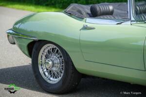 Image 35/60 de Jaguar E-Type (1969)
