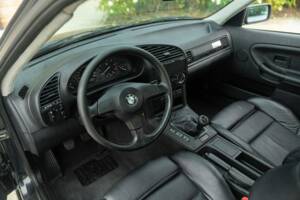 Image 28/50 of BMW 318 (1994)