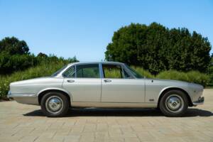 Image 13/50 of Jaguar XJ 6 4.2 (1970)