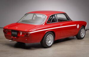 Bild 6/30 von Alfa Romeo Giulia GT 1300 Junior (1974)