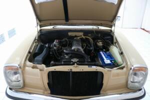 Imagen 11/12 de Mercedes-Benz 200 (1974)