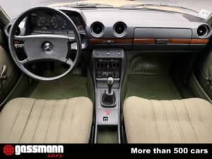 Image 13/15 de Mercedes-Benz 200 (1983)