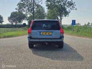 Image 8/40 of Volvo V 70 2.5T (2004)