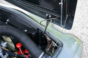 Image 32/50 of Aston Martin V8 (1980)