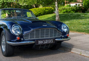 Image 10/28 of Aston Martin DB 6 Mk II Volante (1970)