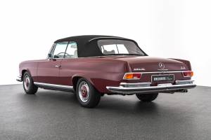 Image 6/39 de Mercedes-Benz 280 SE 3,5 (1971)
