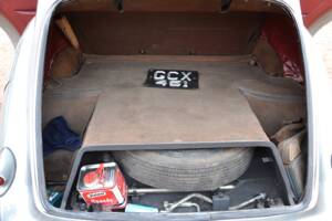 Image 18/23 of Bentley R-Type (1953)