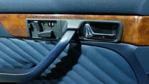 Afbeelding 12/32 van Mercedes-Benz 560 SEL (1990)