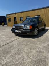 Image 14/23 of Mercedes-Benz 500 E (1992)