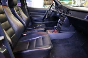 Image 14/38 of Mercedes-Benz 190 E 2.5-16 (1992)