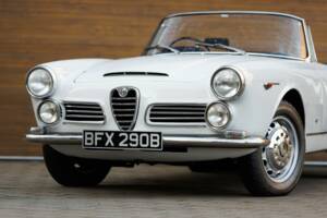 Imagen 2/50 de Alfa Romeo 2600 Spider (1964)