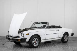 Image 41/50 of FIAT 124 Spider CS1 (1977)
