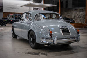 Image 3/29 of Jaguar Mk II 3.8 (1962)