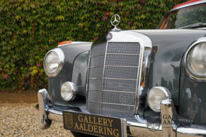 Imagen 33/50 de Mercedes-Benz 220 SE Cabriolet (1960)