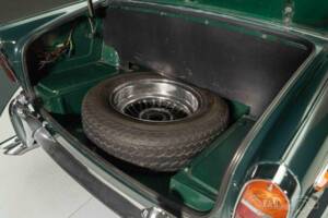 Image 17/19 of Triumph TR 250 (1968)