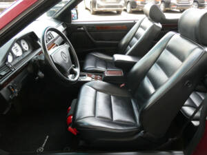 Image 10/25 of Mercedes-Benz 300 CE-24 3.4 AMG (1994)