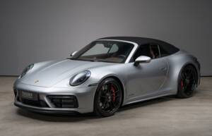 Image 2/31 de Porsche 911 Carrera 4 GTS (2024)