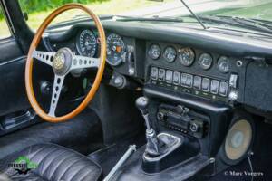 Image 13/60 de Jaguar E-Type (1969)