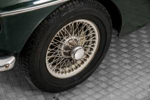 Image 24/50 of MG MGB GT (1973)