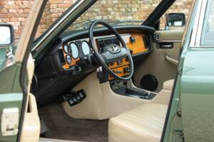 Image 13/50 of Jaguar XJ 6 4.2 (1985)