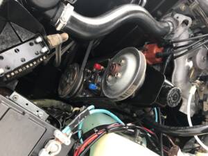 Image 17/29 of Volvo 240 Turbo (1983)