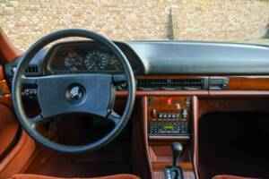 Image 49/50 de Mercedes-Benz 280 S (1988)