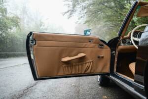 Image 16/28 of Mercedes-Benz 280 SL (1971)