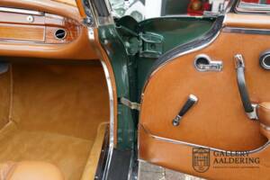 Image 50/50 de Mercedes-Benz 220 SE b (1964)