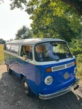 Image 2/20 of Volkswagen T2b Kombi (1974)
