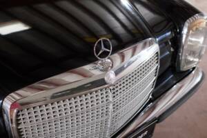 Image 22/64 of Mercedes-Benz 230/6 LWB (1976)