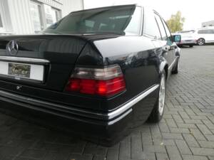 Bild 18/22 von Mercedes-Benz E 500 Limited (1994)