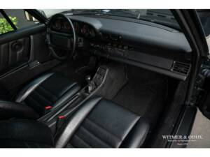 Image 27/42 of Porsche 911 Carrera 4 (1990)
