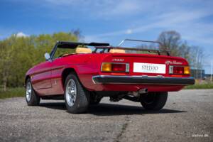 Afbeelding 12/42 van Alfa Romeo 2000 Spider Veloce (1980)