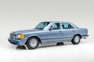 Imagen 12/19 de Mercedes-Benz 300 SE (1990)