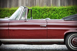 Immagine 24/71 di Mercedes-Benz 220 SE b (1961)