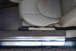 Image 15/50 of Jaguar XKR (2001)