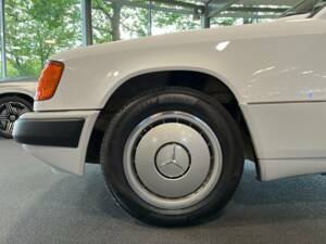 Imagen 13/22 de Mercedes-Benz 220 TE (1993)