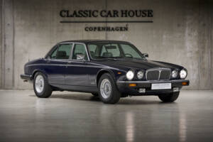 Image 11/97 of Daimler Double Six (1994)