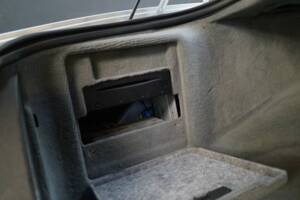 Image 18/50 of Jaguar XJ 8 4.2 (2007)