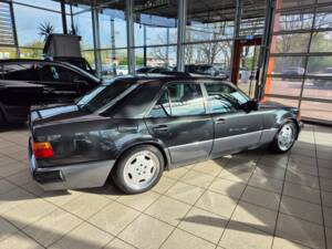 Bild 5/10 von Mercedes-Benz 500 E (1993)